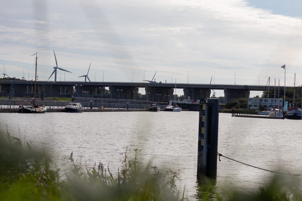 Closure Haringvliet bridge