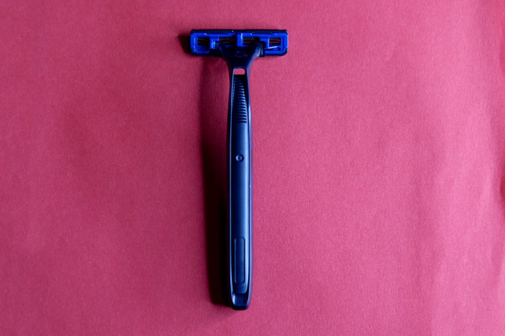 Shaving razor with red backround