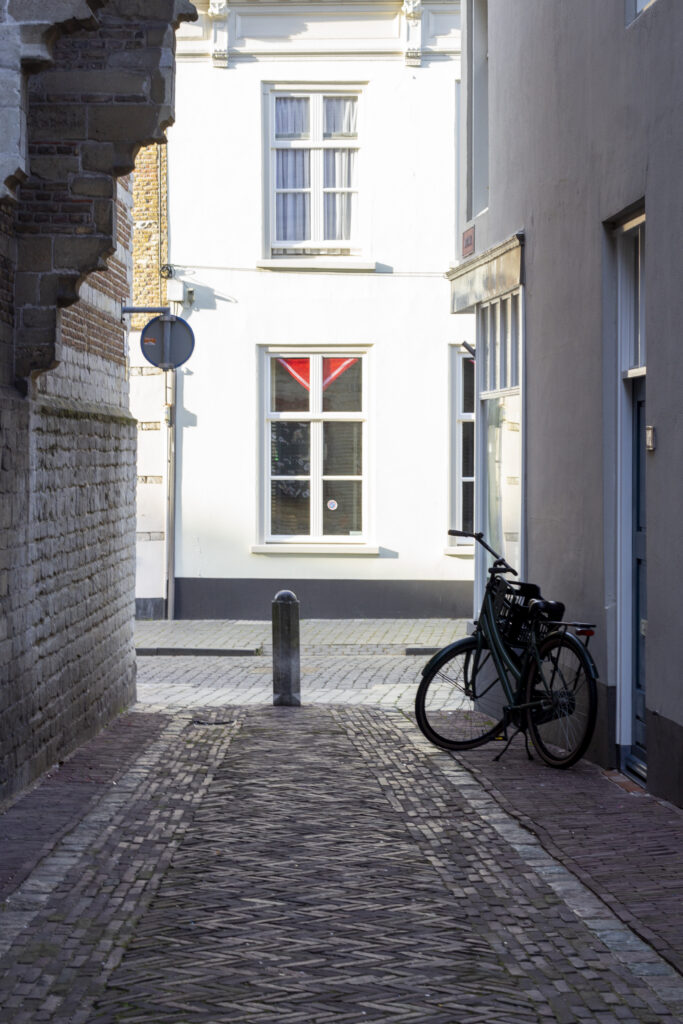 Bike in a Dutch alleyway
