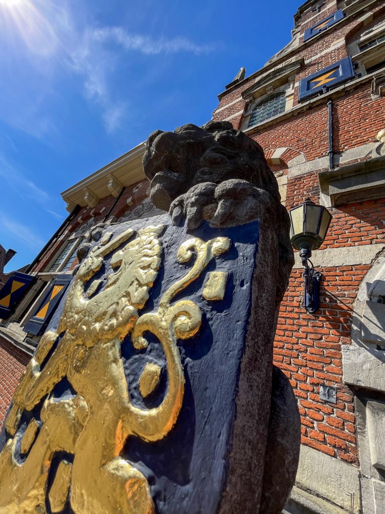 Shield on City Hall in Klundert Moerdijk