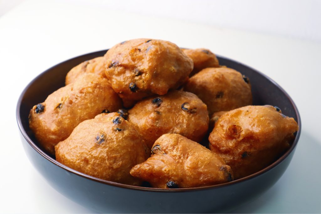 oliebollen in a bowl